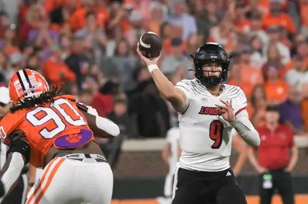 Saints HC Kellen Moore Adds Louisville Quarterback Tyler Shough In Pre-Draft Visit with Derek Carr out for the season