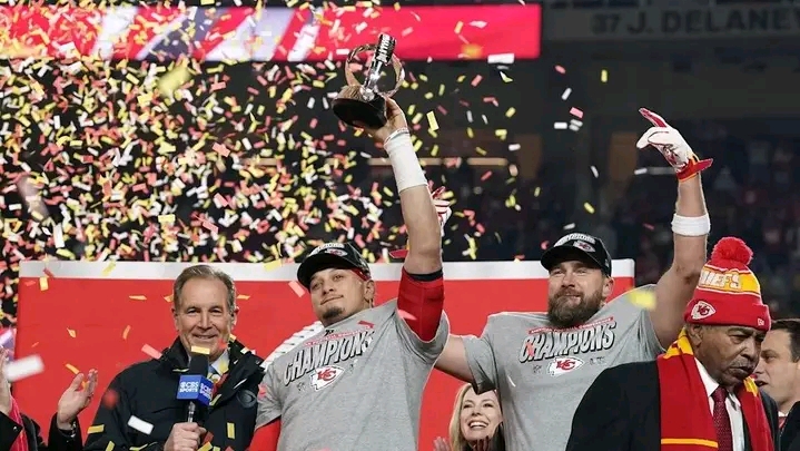 KELCE SHOWERS BRITTANY MAHOMES WITH PRAISE! Chiefs Star’s Heartfelt Shoutout Goes Viral