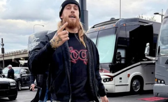 Harsh Conditions Force 49ers’ George Kittle to ‘Cut Short’ Vacations 5,500 Miles Away as Wife Claire Shares Update
