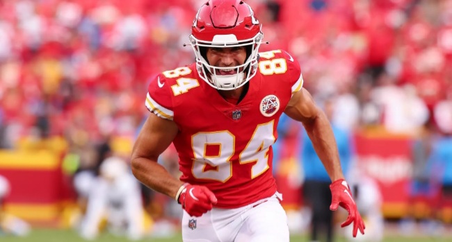 Chiefs Re-Sign 2-Time Super Bowl WR, Hope Chiefs Kingdom Rallies Behind His Kansas City Journey