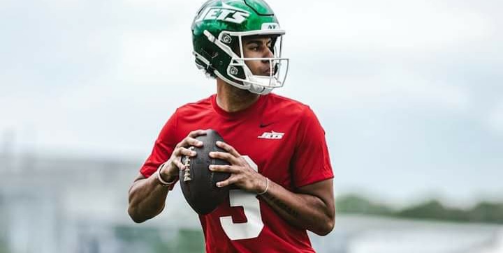 Jets QB Jordan Travis Will Retire