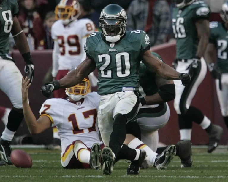 Philadelphia Eagles Legend and NFL Hall of Famer Brian Dawkins Is Raising Awareness About Chronic Kidney Disease