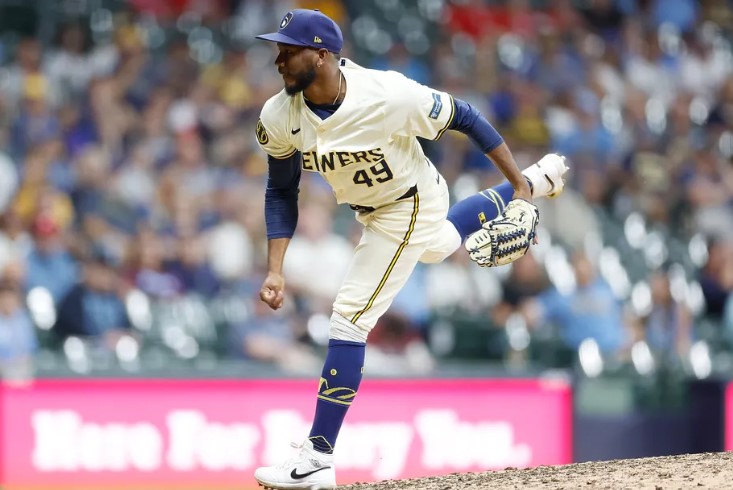 The Chicago Cubs have made a roster change, recalling pitcher Enoli Paredes while sending Gavin Hollowell back to the minors.
