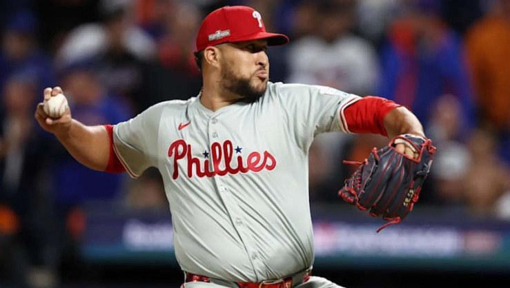 The Chicago Cubs have signed a former All-Star relief pitcher in free agency.