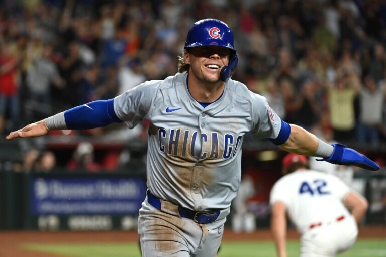 Cubs have traded Gold Glove infielder to the Mariners in a significant trade deal.