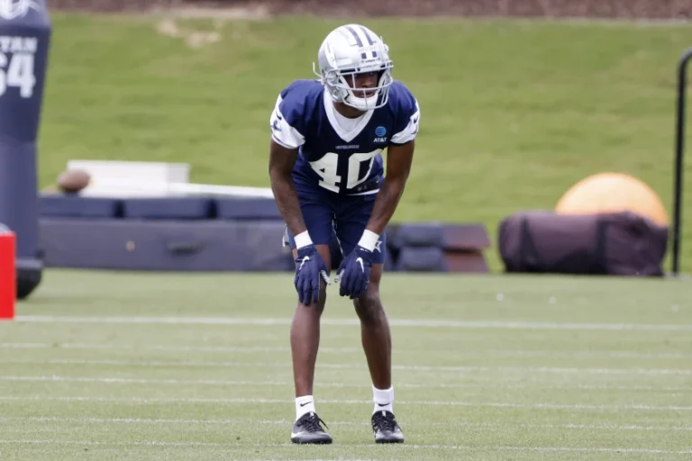 Bears sign CB Nahshon Wright one day after Vikings cut him