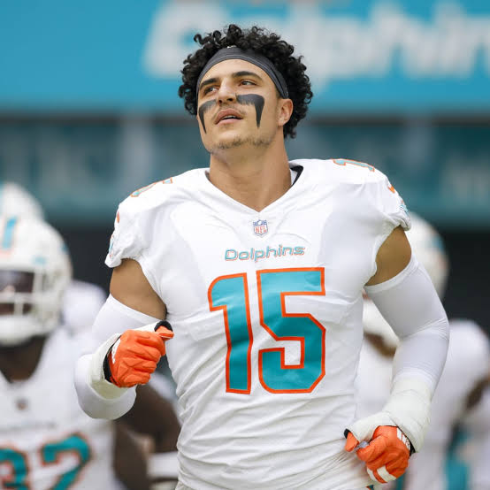 NFL NEWS: Miami Dolphins has officially traded Franchise Linebacker Jaelan Phillips to the Green Bay Packers ,The Star Rising linebacker declined a chance to join the Kansas City Chiefs in favor of a lucrative five-year deal worth $100.7 million with the Green Bay Packers, However Miami Dolphins Will Receive Multiple 2025 Draft Picks From Green Bay Packers Following this trade Due To…. See Full Trade Details…..