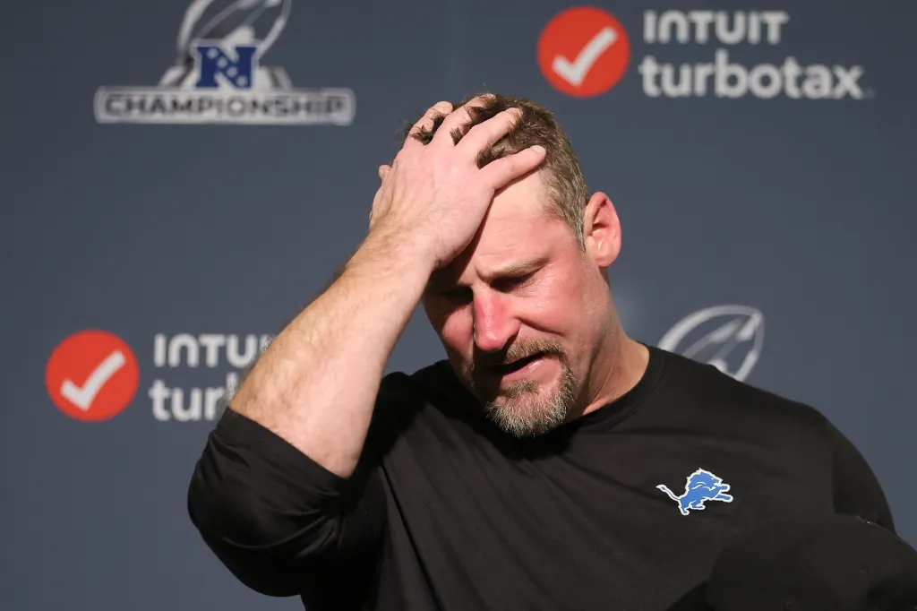 “UNTHINKABLE TRAGEDY IN KNOXVILLE: Detriot Lions’ Stadium Consumed by Inferno During 2025 Match, Head Coach Dan Campbell Clings to Life as Entire Family, Including Wife and Children, Tragically Perish in Blaze”