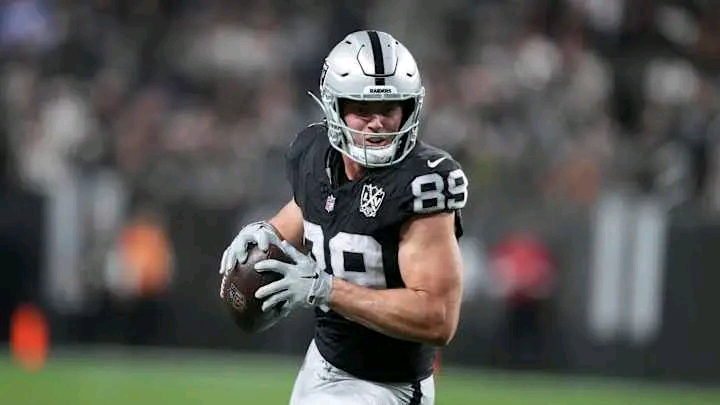 Former Bulldogs Tight End Brock Bowers skips Raiders camp for reason no NFL fan saw coming