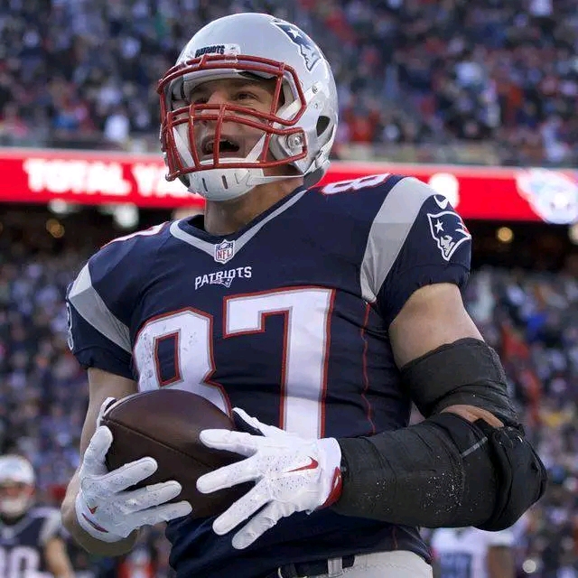 BREAKING NEWS: Patriots Defensive Coordinator Terrell Williams Due To Medical Conditions Has Been Replaced By Former Legend Rob Gronkowski As New Head Coordinator