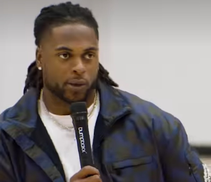 Hometown legend. Davante Adams visits the Boys & Girls Club of the Peninsula in East Palo Alto.