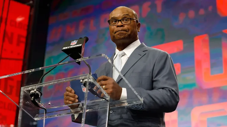 BREAKING NEWS: Chicago Bears Legend Mike Singletary Returns as Co-Owner In a monumental announcement, Chicago Bears owner Halas-McCaskey family has officially declared that Mike Singletary, the legendary linebacker and long-time face of the franchise, will return to the organization in 2025 as a co-owner..…