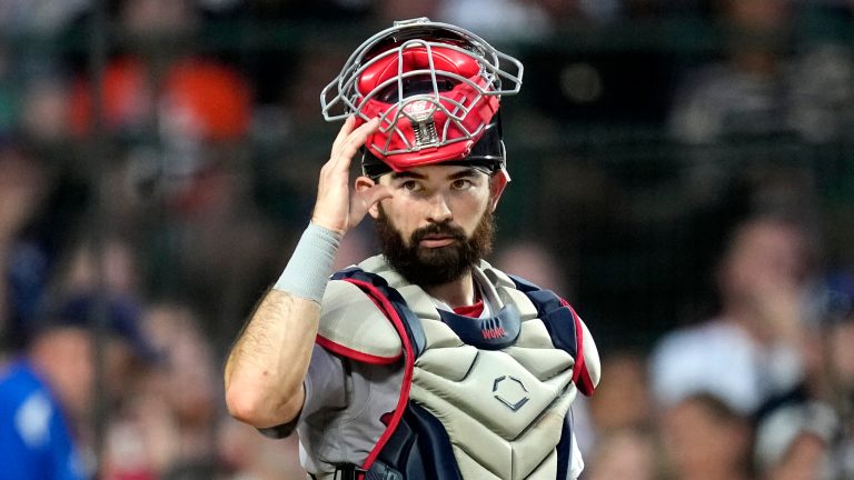 According to ESPN 2 minutes ago, it was confirmed that the head coach of the Boston Red Sox has officially announced to the Boston Red Sox fans that the franchise catcher has officially reached a personal agreement with the Arizona Diamondbacks on a 4-year, $121.7 million deal after he terminated his contract with the Boston Red Sox 20 minutes ago due to….