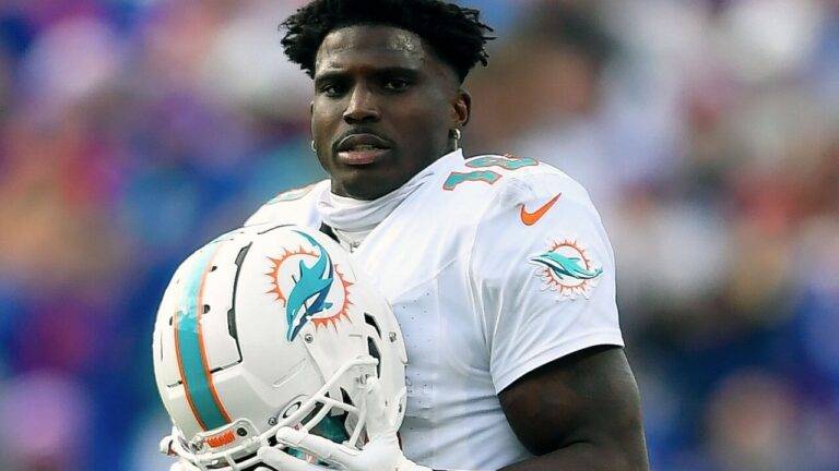 BREAKING NEWS: No.1 Best football player in America Tyreek Hill Commits to New England Patriots over Pittsburgh Steelers and Dallas Cowboys… Read More