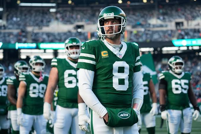 NFL Stunner: Aaron Rodgers Leaves Jets, Joins Bears for 2025