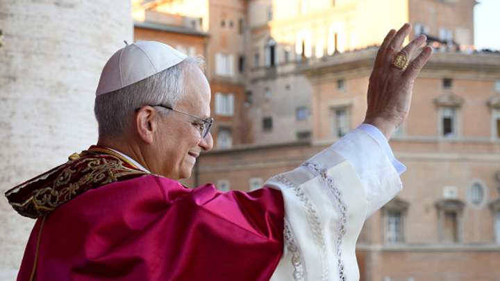 Chicago Newspaper Finds Photo of Pope Leo XIV at White Sox World Series Game in 2005